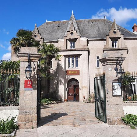 Hotel De La Barbacane Tiffauges Exterior photo