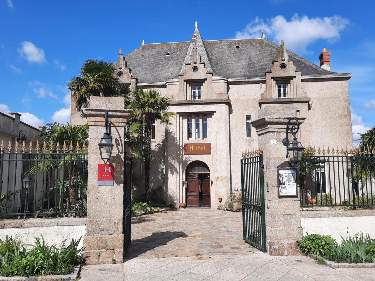 Hotel De La Barbacane Tiffauges Exterior photo