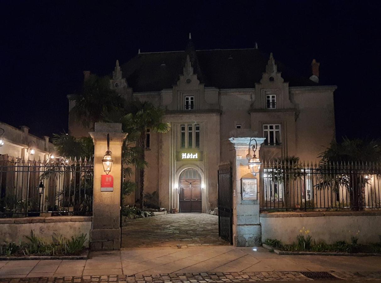 Hotel De La Barbacane Tiffauges Exterior photo