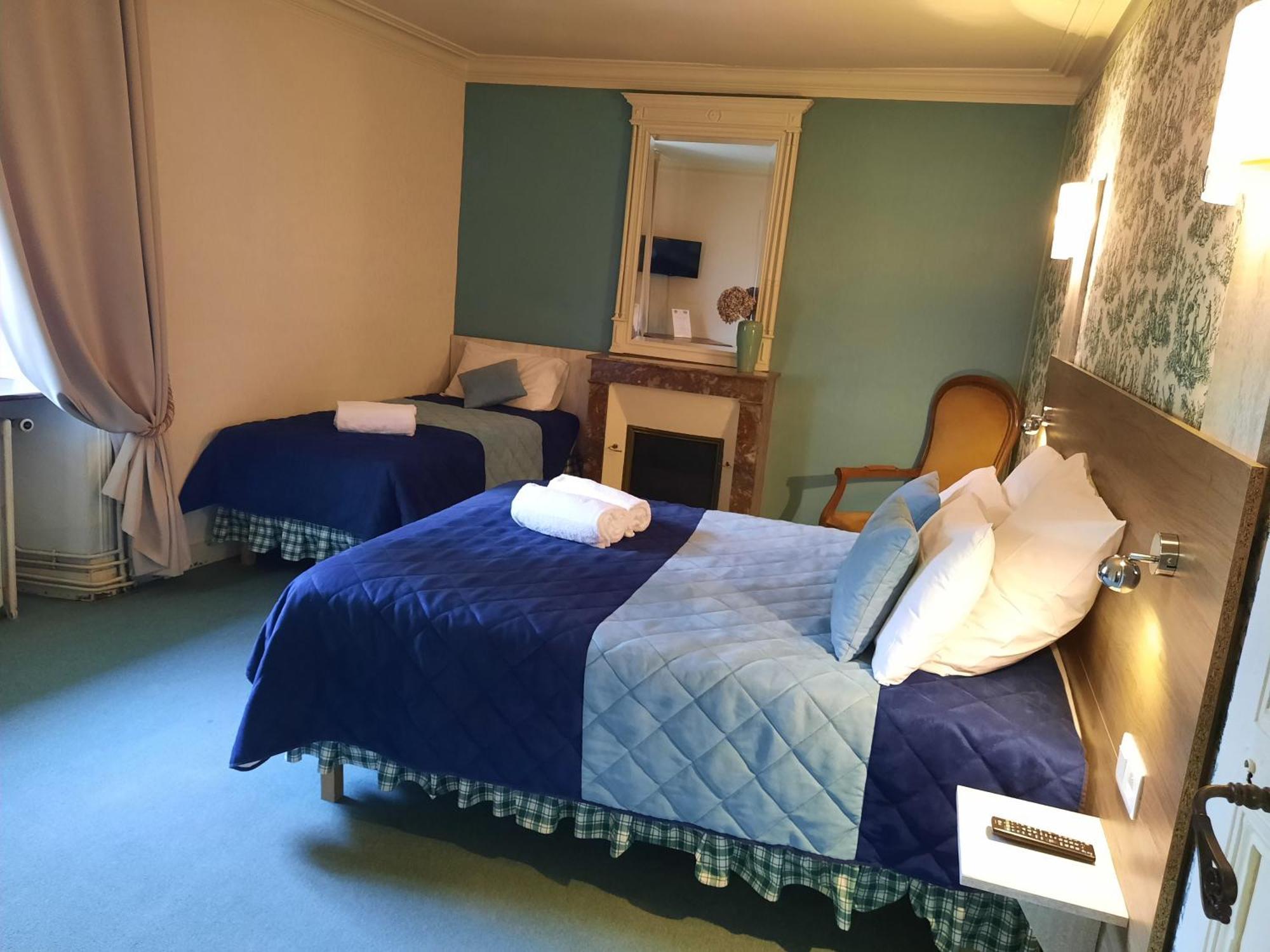 Hotel De La Barbacane Tiffauges Room photo